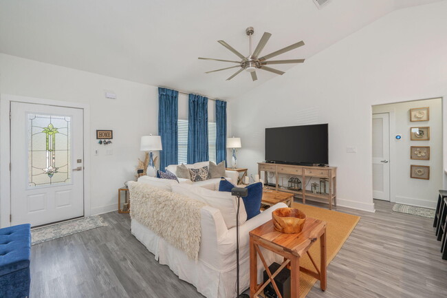 Building Photo - 150 Hibiscus Ave