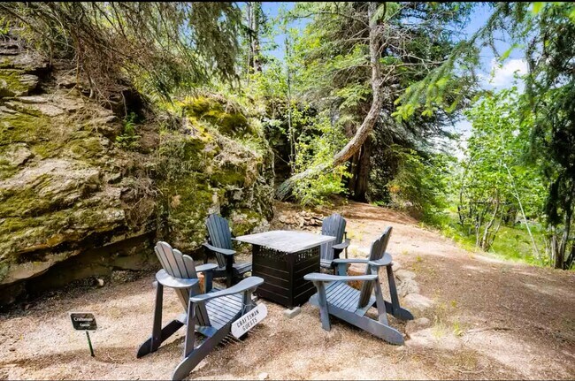 Building Photo - 738 Skyline Dr