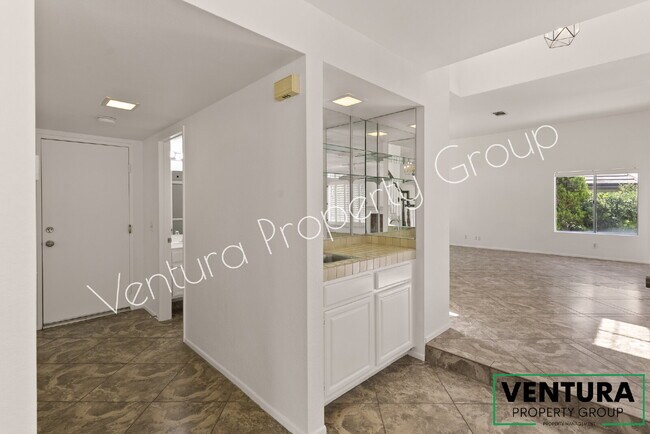 Building Photo - Spacious 4-Bed, 3-Bath Gem in Camarillo Heights