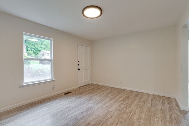 Building Photo - Charming 3-Bedroom Home in East Chattanooga