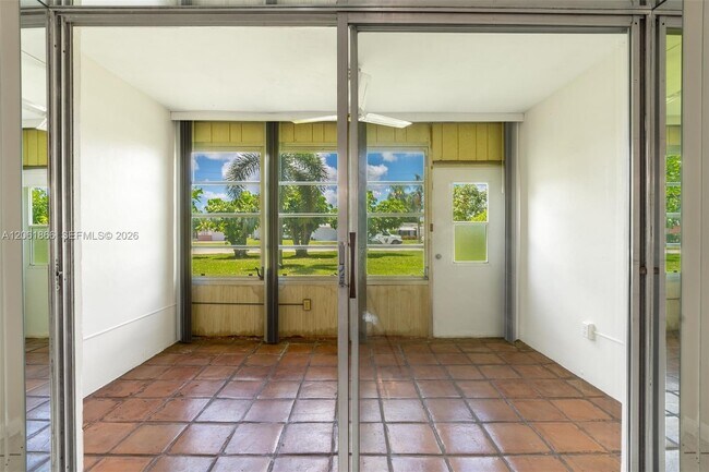 Building Photo - 7877 Golf Cir Dr