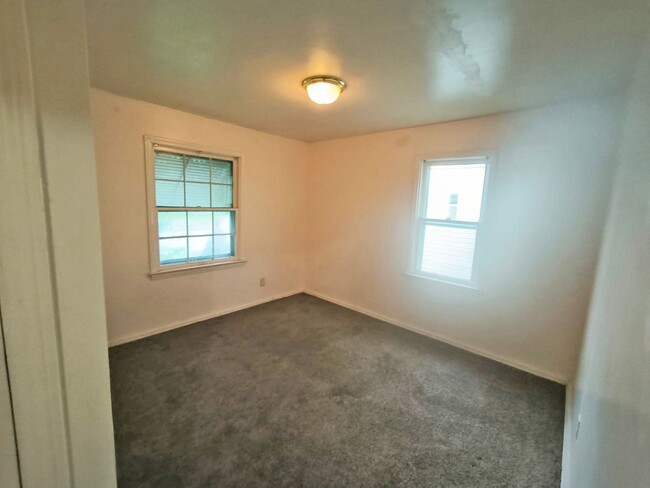 Building Photo - Convenient Showings — No Appointment Needed!