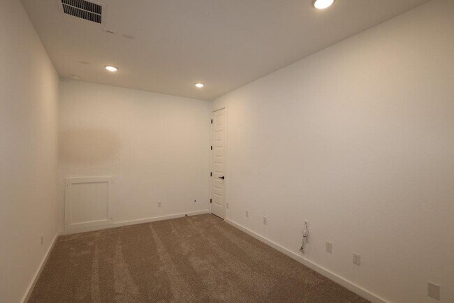 Building Photo - 2728 Cressman Cv