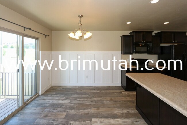 Building Photo - 14547 S Edgemere Dr