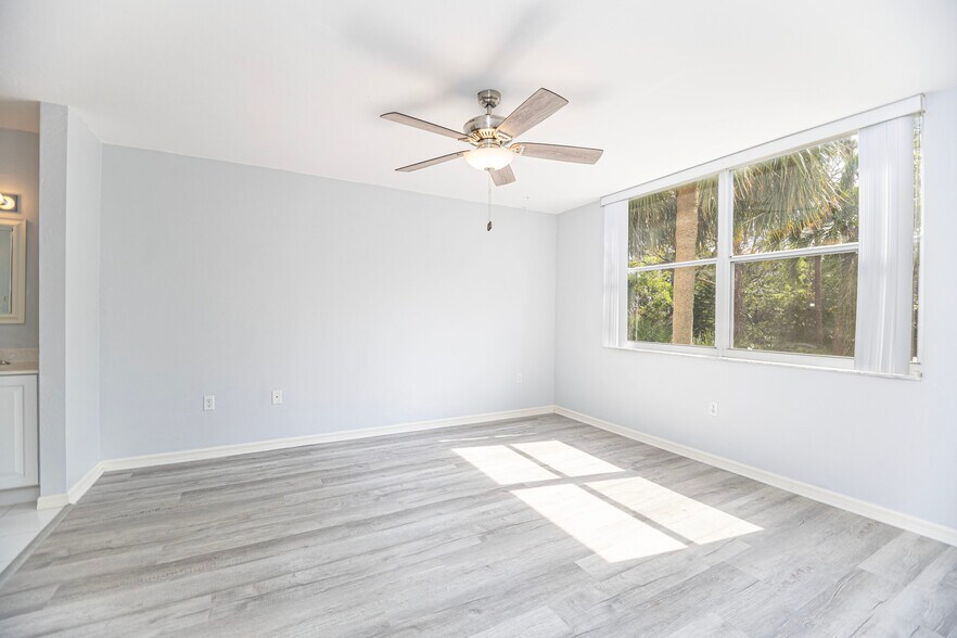 PRIMARY BEDROOM - 290 Naples Cove Dr