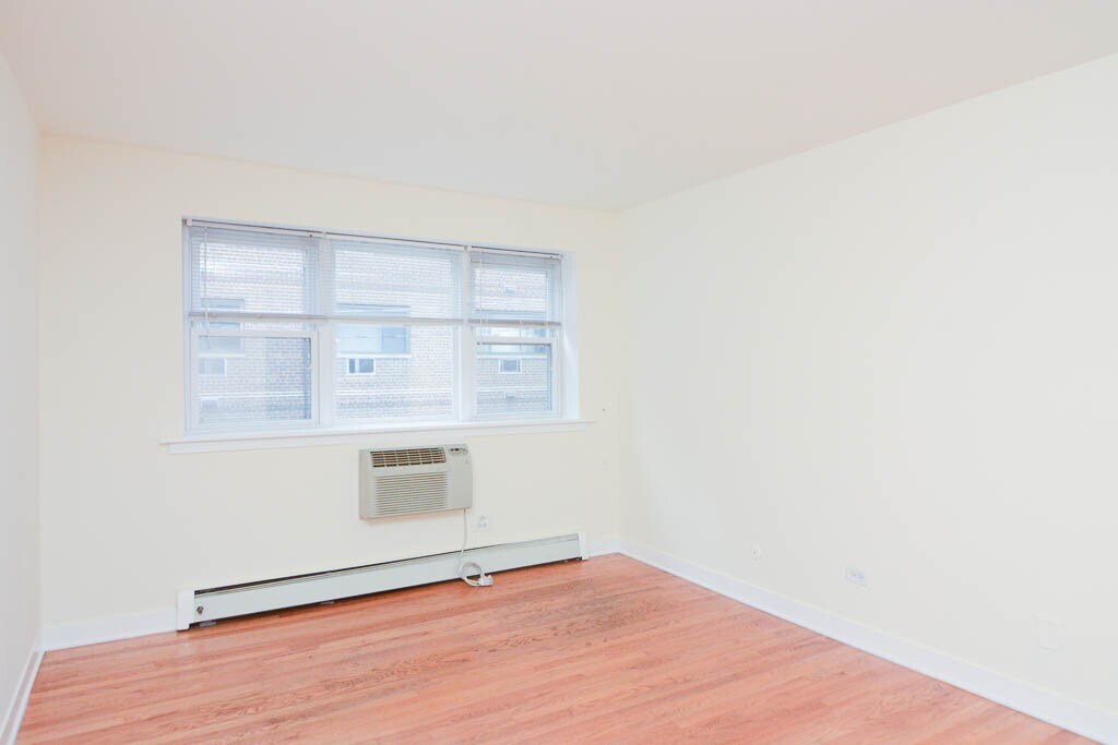 Building Photo - 628 W Wrightwood Ave