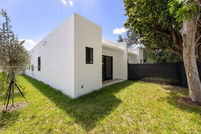 Building Photo - 6852 NW 4th Ave