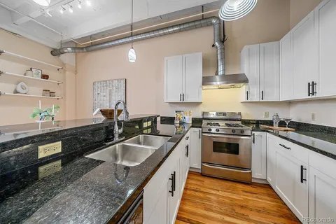 Building Photo - 1800 Lawrence St
