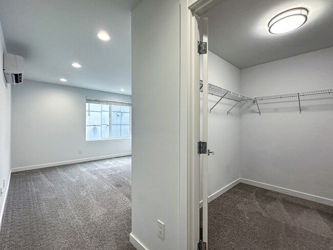 Building Photo - 1767 16th Ave S