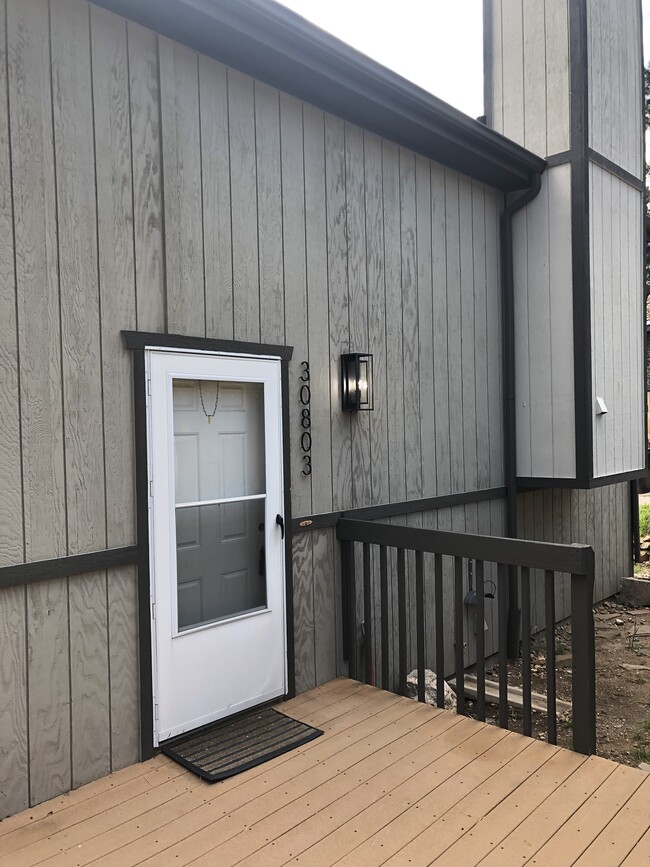 Building Photo - 30803 Hilltop Dr