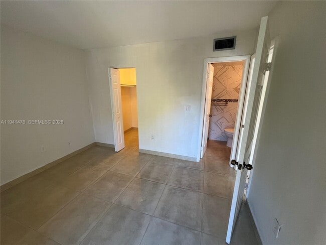 Building Photo - 6900 N Kendall Dr