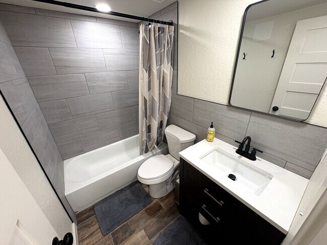 Building Photo - 720 N 10th St