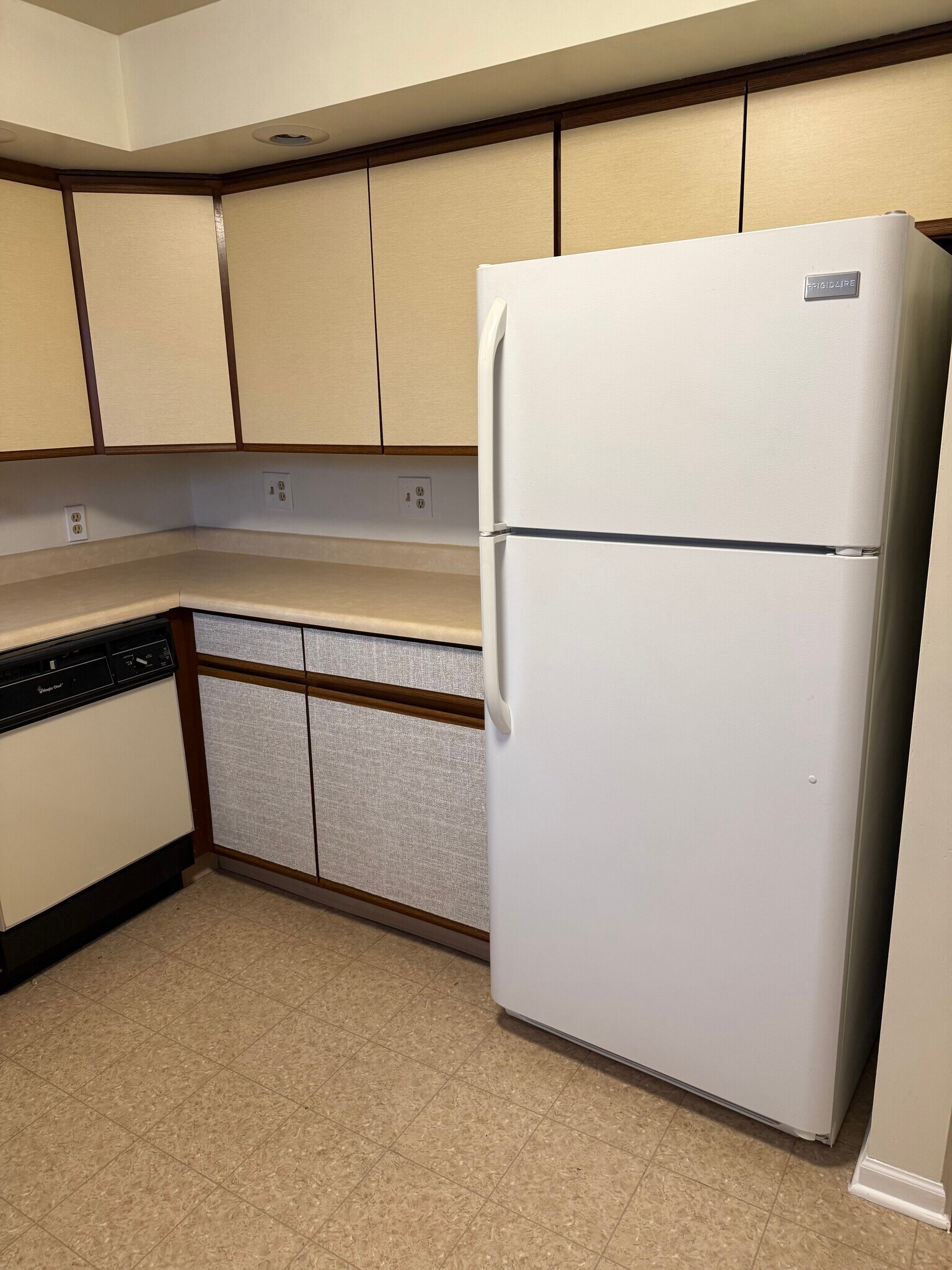 Kitchen photo 1 - 1064 Anderson Ferry Rd