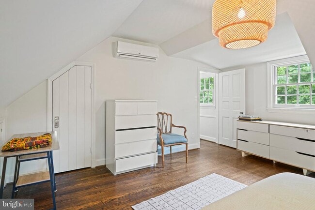 Building Photo - 5320 Albemarle St
