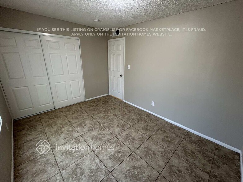 Building Photo - 8527 W Vale Dr