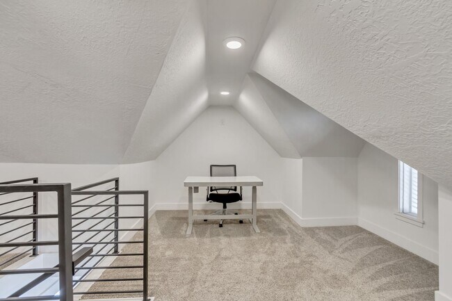 Building Photo - Elegant Yale Crest Bungalow in the Heart o...