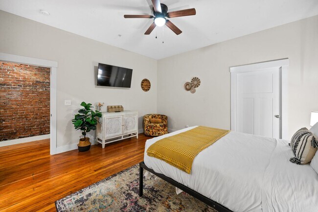 Building Photo - 124 Strawberry Alley