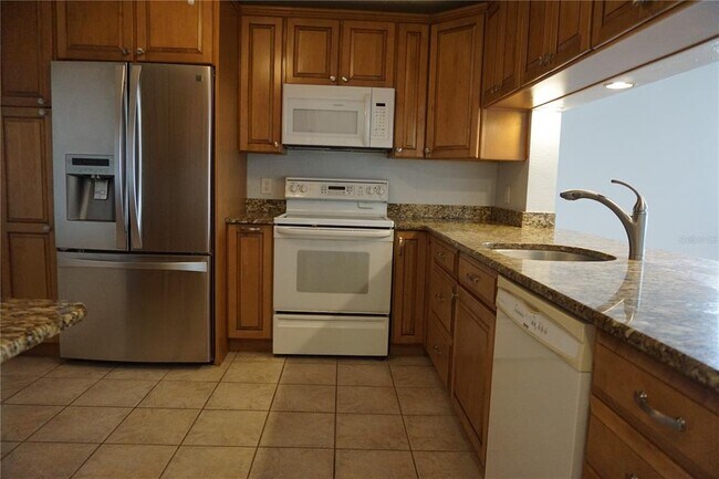 Building Photo - 138 1st St E