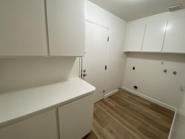 Building Photo - ALMADEN VALLEY - Spacious single story home with fenced yard, great location