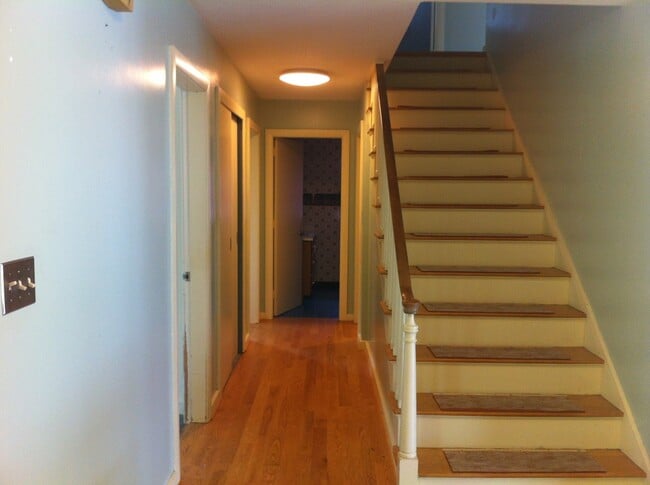 Building Photo - Beautiful Lakeside home in Windsor Vermont - Will go fast