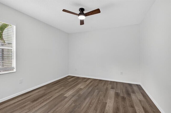 Building Photo - 5058 Canal Cir E
