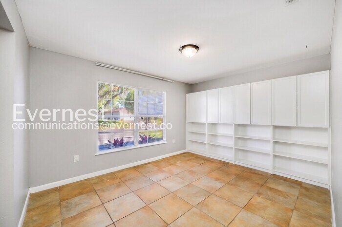 Building Photo - 502 El Camino Real S