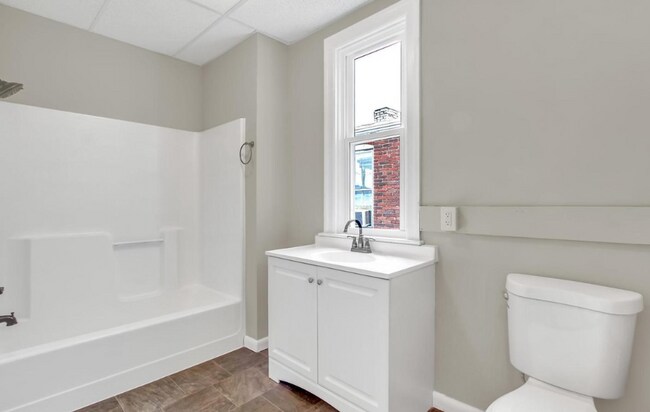 Building Photo - Spacious 4 Bedroom, 1 Bath Home in York, Pa!