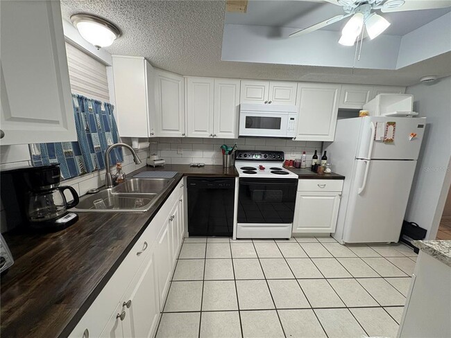 Building Photo - 3064 Lake Bayshore Dr