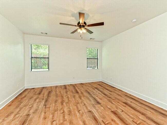 Building Photo - 15208 Bowling Ln
