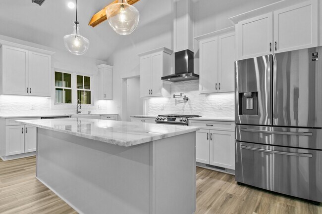 Building Photo - 14 Wisteria Way