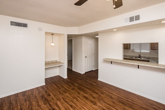 Building Photo - 2 Bedroom/2Bath - Downtown Condo