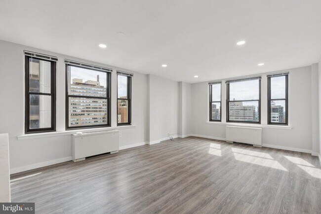 Building Photo - 135 S 19th St