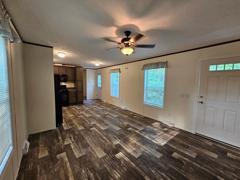 Building Photo - 12 Woodside Ln