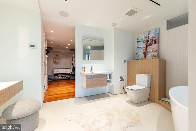 Building Photo - 210 W Rittenhouse Square