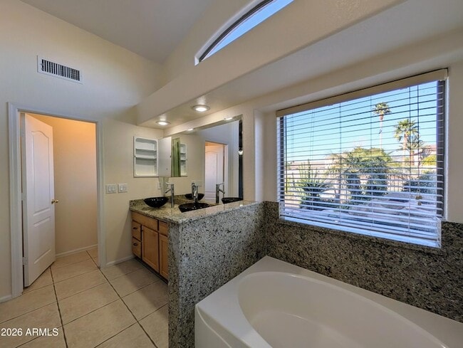 Building Photo - 11134 W Windsor Ave