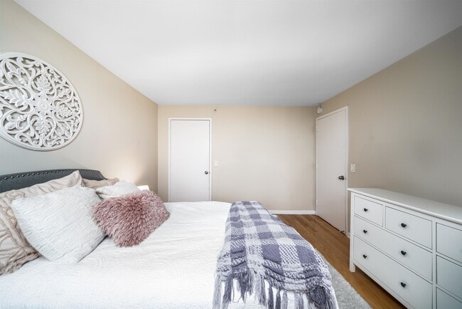 Building Photo - 700 Grove St