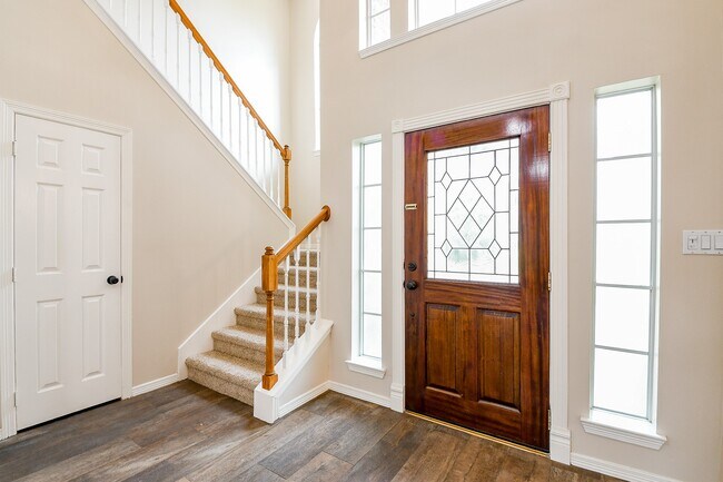 Building Photo - 241 Blue Hill Dr