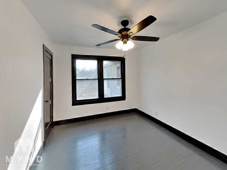 Building Photo - 428 Quentin Dr