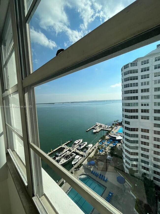 Building Photo - 801 Brickell Bay Dr