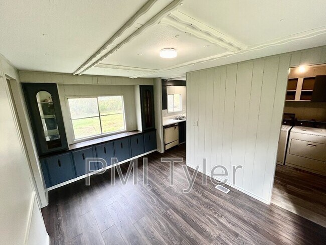 Building Photo - 9049 County Rd 427