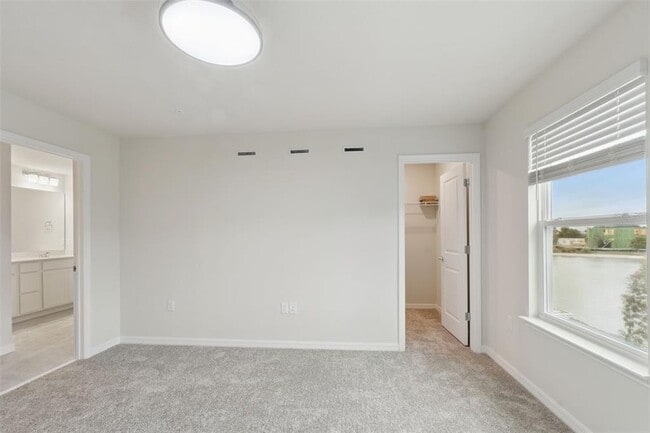 Building Photo - 3082 Emerald Acrs Ln