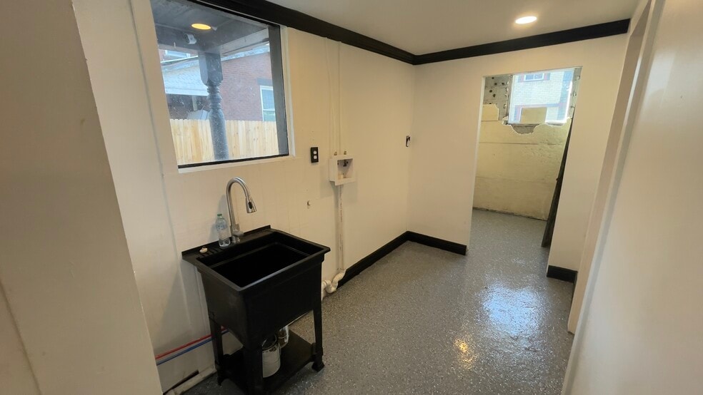 Building Photo - 308 9th St