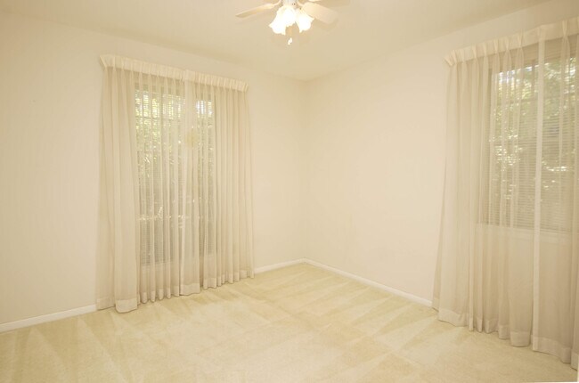 Building Photo - 18 Sherwood Rd NW