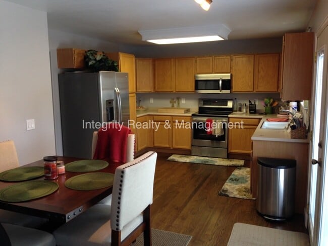 Building Photo - 305 Dunhill St