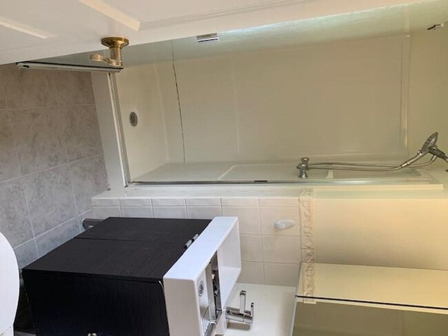 Building Photo - Renovated 3 Bedroom Single Family Home