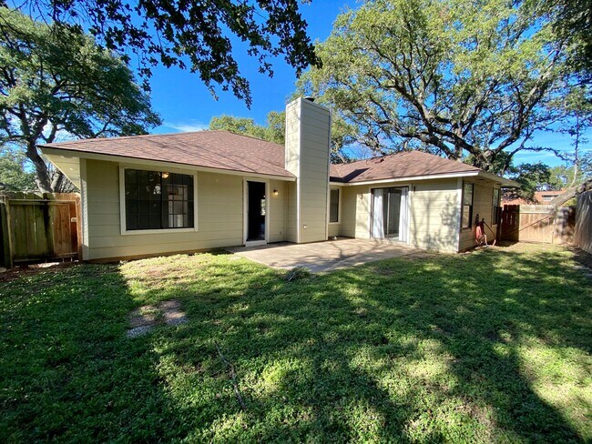 Building Photo - Gorgeous 3 bed 2 bath Single Story Home in Austin!!!