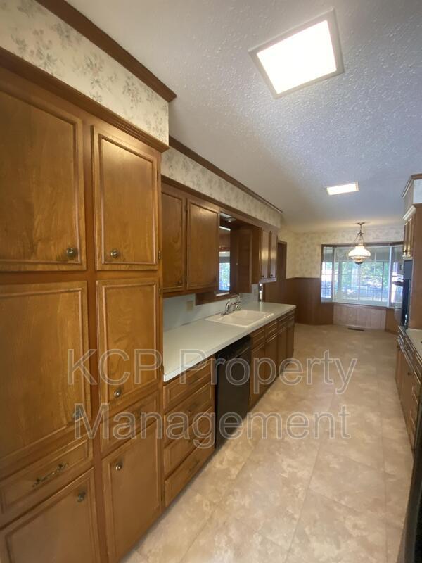 Building Photo - 7601 Oxford Pl