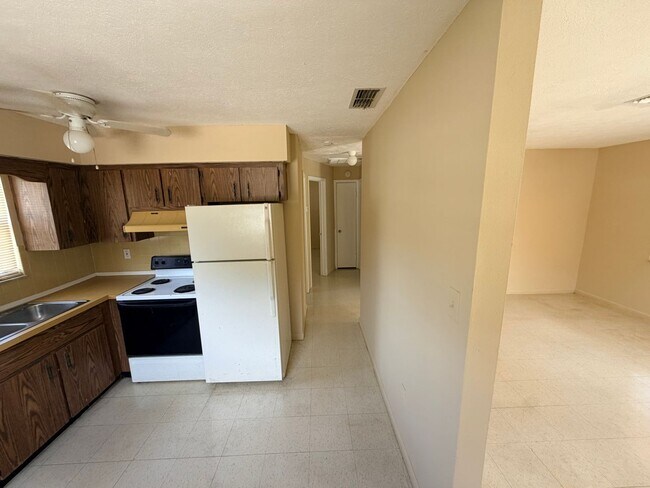 Building Photo - 5743 Elm St