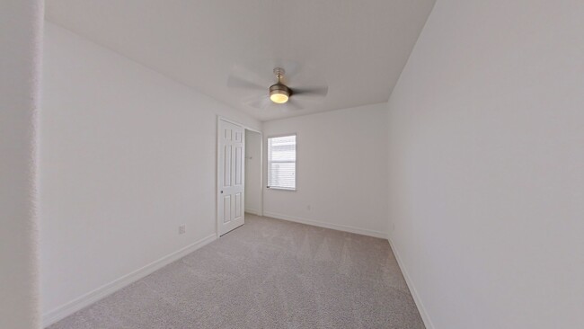Building Photo - Nice 3/2 in Sera Bella