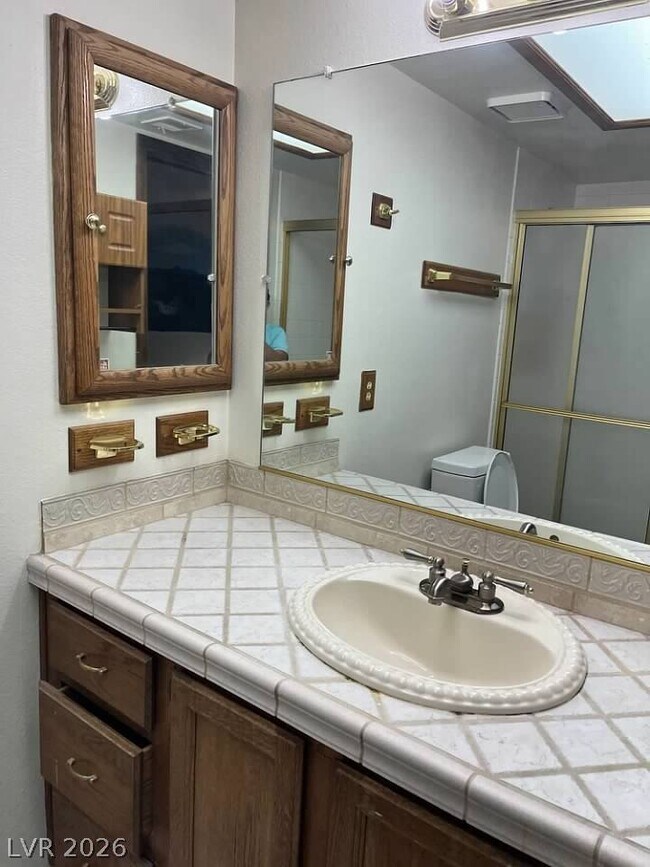 Building Photo - 600 Woodmount Dr
